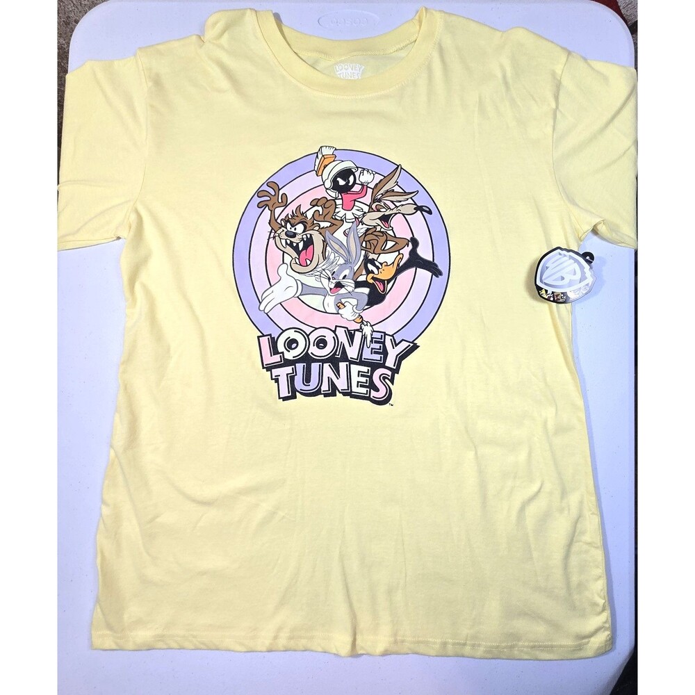 NWT Looney Tunes Women Juniors ( 15/17) XL Yellow Graphic Print Logo Pastel Tee